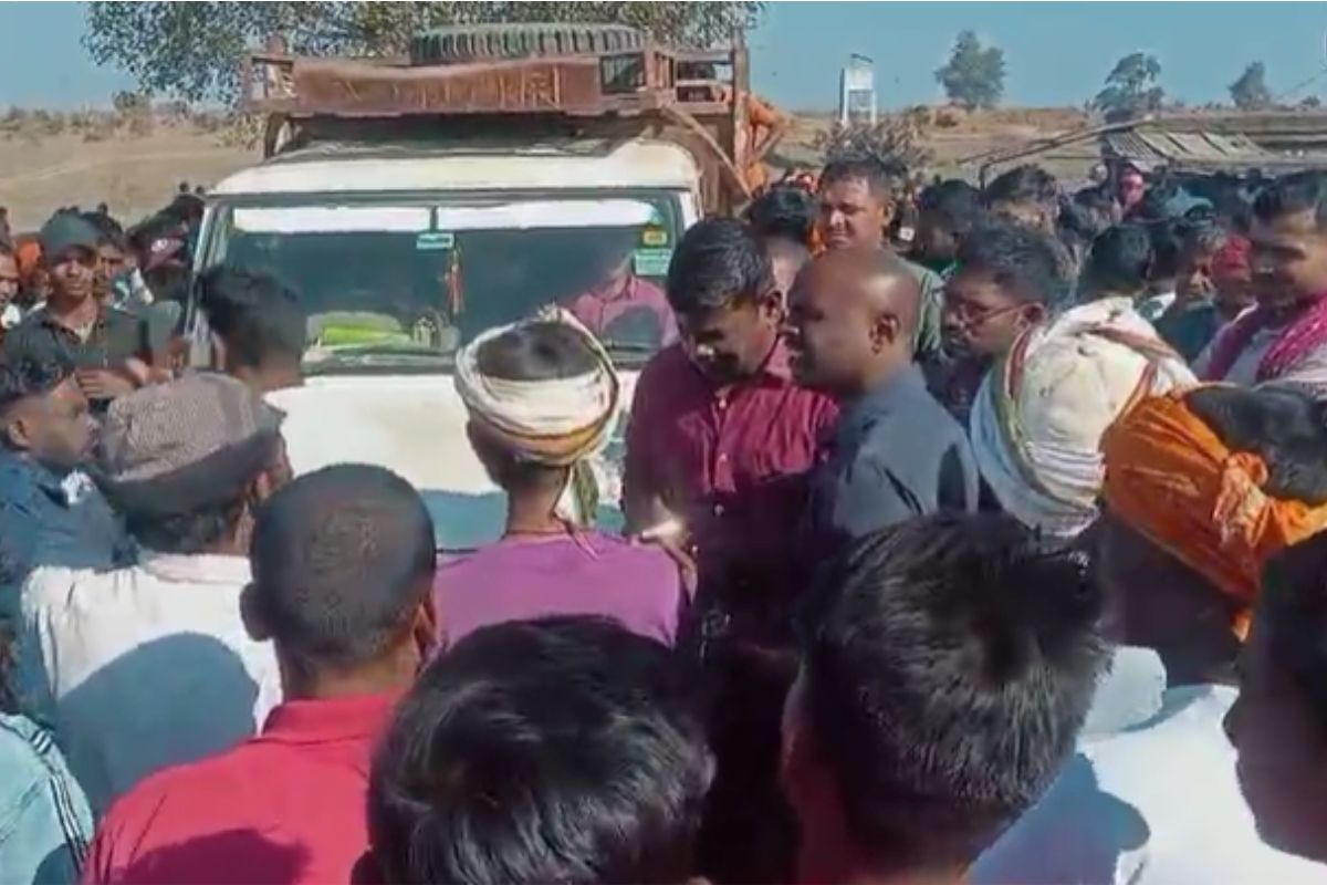 सीमेंट लदे पिकअप वाहन ने 12 साल के मासूम को कुचला, मौके पर ही हुई मौत