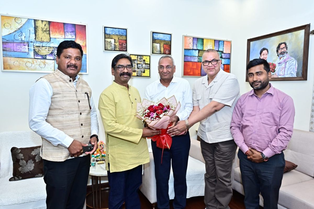 झारखंड में कैंसर मरीजों को बड़ी राहत देने की तैयारी, मुख्यमंत्री से मिले वैज्ञानिक, नई मशीन से राज्य में ही होगा आधुनिक इलाज