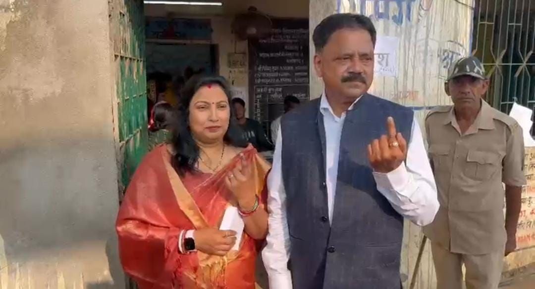 मंत्री सुदिव्य कुमार सोनू ने डाला वोट