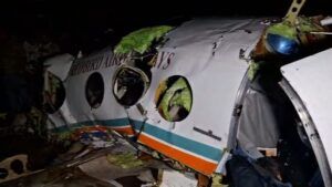 क्षतिग्रस्त विमान