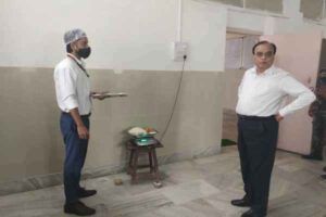 Ranchi: Director of RIMS's central kitchen conducts surprise inspection, expresses displeasure over the mess, issues strict instructions for improvement