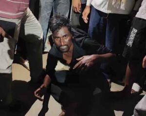 Palamu: Attempt to loot jewelry worth lakhs foiled; locals nab one miscreant.