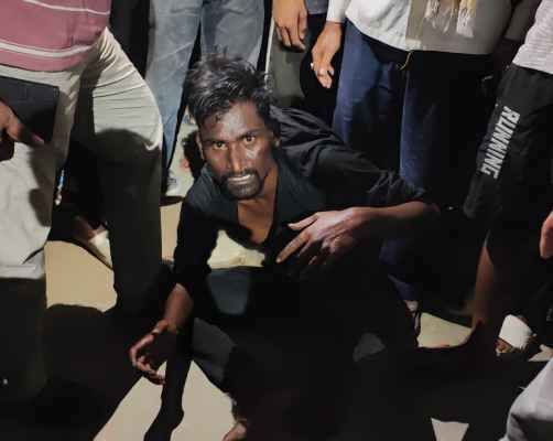 Palamu: Attempt to loot jewelry worth lakhs foiled; locals nab one miscreant.