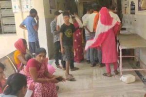 सो रहे दो लोगों को सांप ने डंसा, इलाज के दौरान मौत