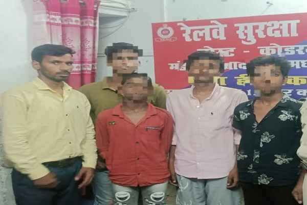 दिल्ली भाग रहे 4 नाबालिग बच्चों को कोडरमा स्टेशन पर RPF ने पकड़ा