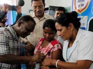 पोलियो दिवस पर चक्रधरपुर में टीकाकरण अभियान शुरू