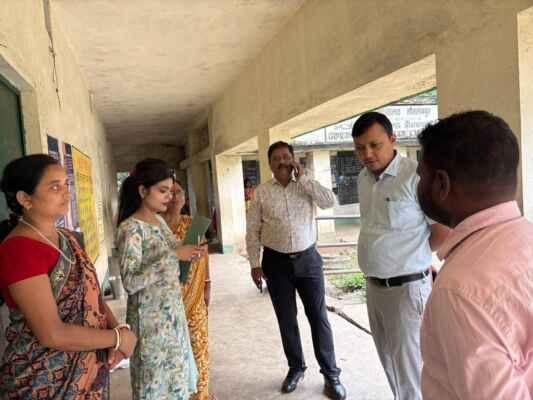 SIR-2026 अभियान के तहत मतदाताओं को जागरूक करते अधिकारी एवं जनप्रतिनिधि