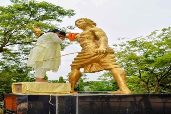 सरायकेला: हूल दिवस पर DDC रीना हांसदा ने सिद्धो कान्हू पार्क और बिरसा मुंडा को दी श्रद्धांजलि