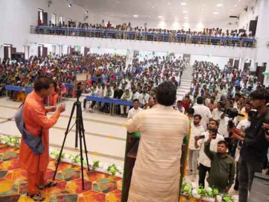 Chatra: Amidst reports of a rift within the Grand Alliance, JMM General Secretary Vinod Pandey said, "Everything is perfectly fine; there is no problem."