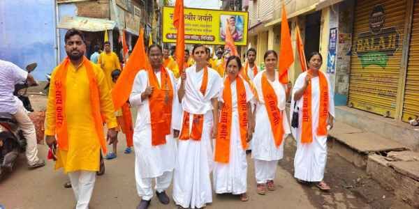 Giridih: Grand procession taken out on Kabir Jayanti; city resonates with devotion and reverence.