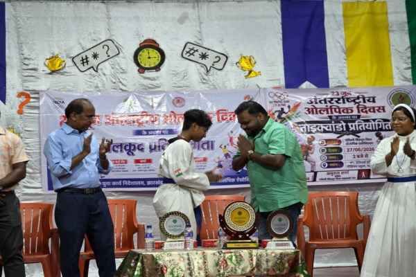 Chaibasa: Five-day Olympic sports competition concludes; medals awarded to Taekwondo competition winners.