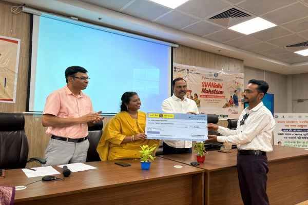 Over 14,000 street vendors in Ranchi received loans worth ₹29.84 crore at the SVANidhi Mahotsav.