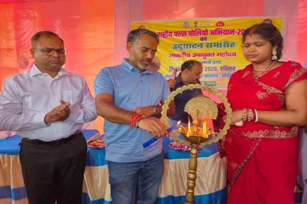 Giridih: National Pulse Polio Campaign begins, DC administers 'two drops of life' dose to children