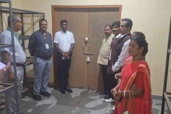 Ranchi: DC Manjunath Bhajantri conducted the monthly inspection of the EVM warehouse located in Nagdi, took stock of the security arrangements.