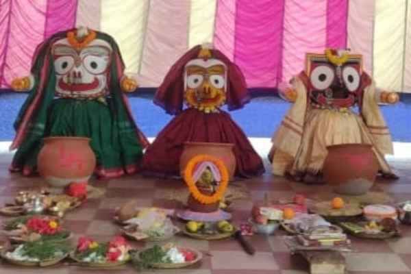 Jamtara: Lord Jagannath's bathing procession concluded with reverence at Fatehpur Jagannath Temple, devotees immersed in devotion