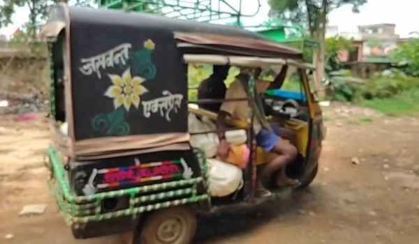 Gumla: Farmer dies after being struck by lightning, mourning spreads in the village
