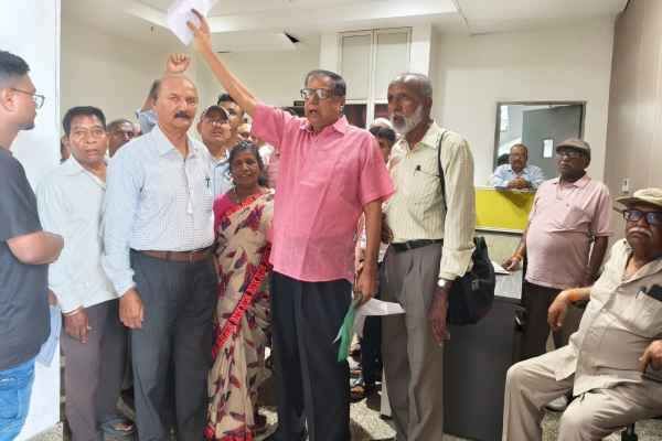 Retired employees of Ranchi Municipal Corporation, enraged by 20% cut in pension, issue one-week ultimatum