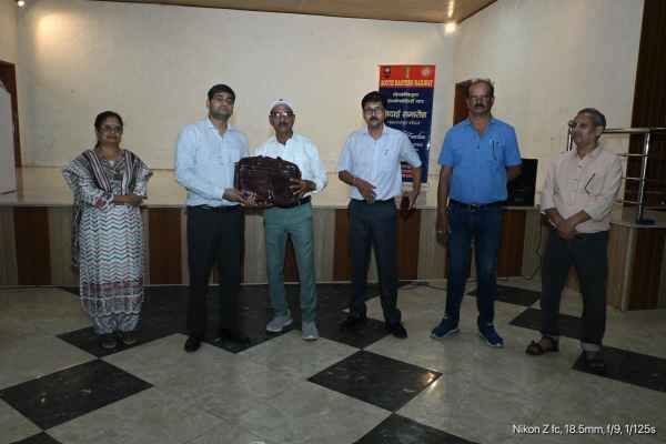 Chaibasa: 69 railway employees bid farewell, upon retirement, wishes extended, for a bright future.