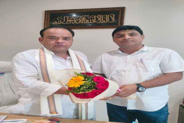 स्वास्थय मंत्री