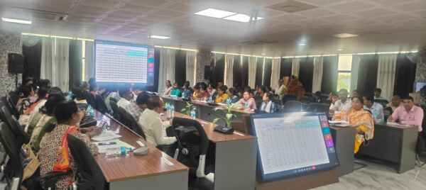 Giridih: Review of social welfare schemes, DDC said- 'Benefits of schemes should reach every eligible beneficiary on time'