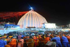 सुबह 4.02 में खुला मंदिर का पट