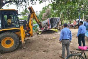 Ranchi: Municipal Corporation's action from DPS Chowk to Mecon, bulldozers run on illegal garages, meat shops and shops