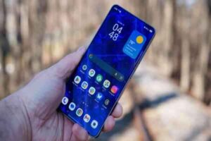AI Zoom और 120Hz डिस्प्ले
