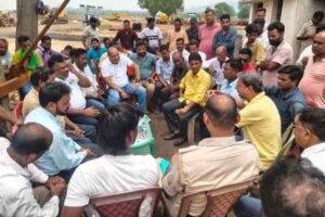 Saraikela: Dispute over SM Steel project persists; agreement reached on contract dispute, but villagers continue to protest land acquisition