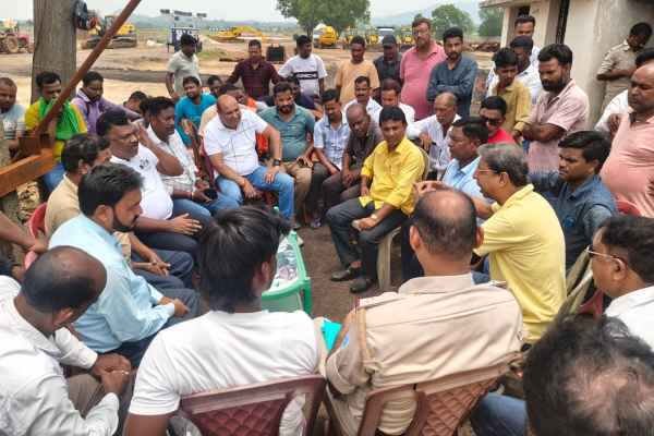 Saraikela: Dispute over SM Steel project persists; agreement reached on contract dispute, but villagers continue to protest land acquisition