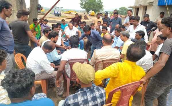 Saraikela: Dispute over SM Steel project persists; agreement reached on contract dispute, but villagers continue to protest land acquisition