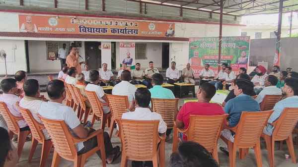 Hazaribagh: BJP MLA's meeting regarding special voter revision campaign, emphasis on door-to-door verification