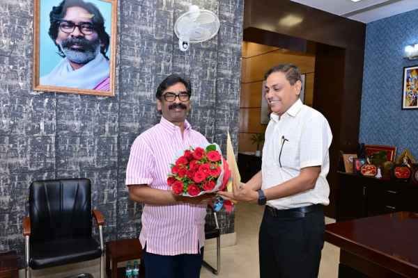 Chief Minister Hemant Soren receives invitation to inaugurate Amrit Bharat Station; Muri and Piska stations to be inaugurated on July 17