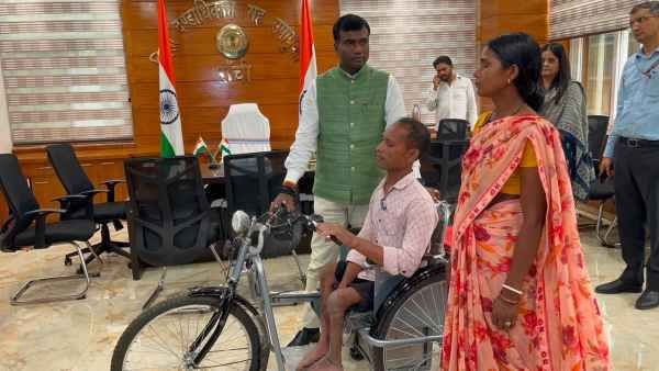 Ranchi: Quick action in DC's public court, disabled person gets e-tricycle, negligent officials punished