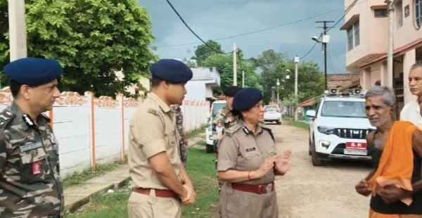 Saraikela: DGP Tadasha Mishra took stock of the law and order situation and gave instructions to make the law and order more effective.