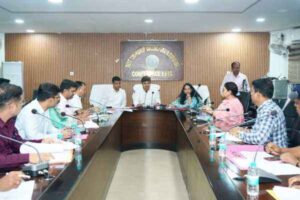 DC ने की समीक्षा