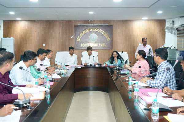 DC ने की समीक्षा
