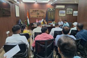 Saraikela: The DDC reviewed the progress of development and construction projects. He directed the implementation of quality work.