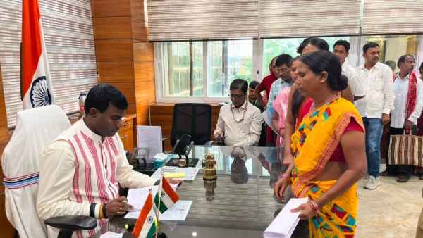 In Ranchi's Janata Darbar, the DC issued show-cause notices to several officials, including two COs, for negligence in revenue matters.