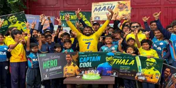 Mahi's birthday swag: Dhoni-Dhoni echoed in Ranchi, this is how fans celebrated Captain Cool's birthday, special report of News Wave Jharkhand from Simaliya