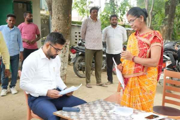 Palamu: DC inspects several booths in Daltonganj assembly constituency, directs speeding up digitization work