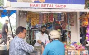 Jamshedpur: Theft at a paan shop in Golmuri Market; thieves flee with goods worth thousands of rupees, including cash.