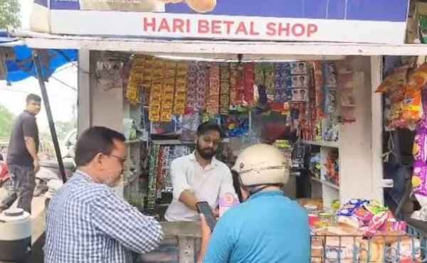 Jamshedpur: Theft at a paan shop in Golmuri Market; thieves flee with goods worth thousands of rupees, including cash.