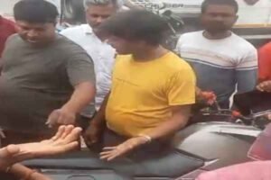 Hazaribagh: Withdrew money from the bank and started shopping, 49 thousand rupees disappeared from the bike's trunk within minutes