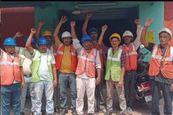 DVC substation workers