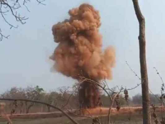 The 16 surrendered Naxalites played a bloody game in Chaibasa and Latehar, killing 17 soldiers and shooting five villagers. Read the full report on the major incidents of IED blasts, encounters and killings. 