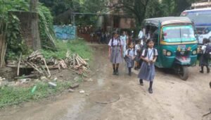 Bokaro: Dirty water flowing from STP increases problems, making life difficult for school children and colony residents.
