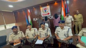 Ranchi: Chain snatching gang busted, two arrested, stolen vehicle and 19 grams of gold recovered