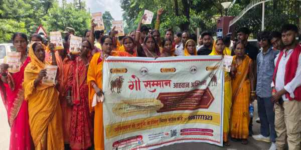 Bokaro: The entire society united under the leadership of saints and sages, demanding the status of 'Mother of the Nation' for Mother Cow and the formation of a Central 'Cow Ministry'.