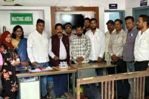 Hazaribagh: Program at Ayush Bhawan on National Doctor's Day, doctors celebrated Doctor's Day by cutting cake