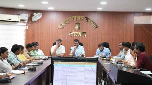 बैठक में मौजूद रहे अधिकारी